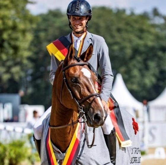 Foto: LL Foto | Charly (Chaman x Stakkato) wird Bundeschampion der 5-jährigen Springpferde
