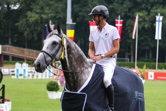 Christian und Botaro siegen im Einlaufspringen der Großen Tour